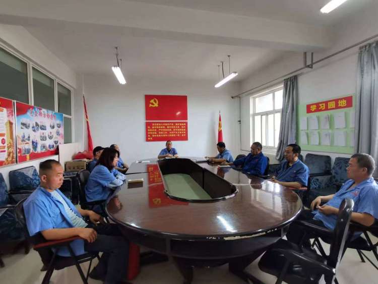 運(yùn)輸采供黨支部召開(kāi)黨員大會(huì)，組織主題教育集中學(xué)習(xí)。