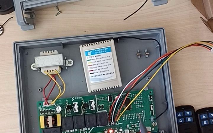 TY R1通用型防復(fù)制接收器轉(zhuǎn)接盒接線奇升qisheng電動(dòng)伸縮門無(wú)軌控制器主板工廠大門齊升雙電機(jī)控制盒操作之四